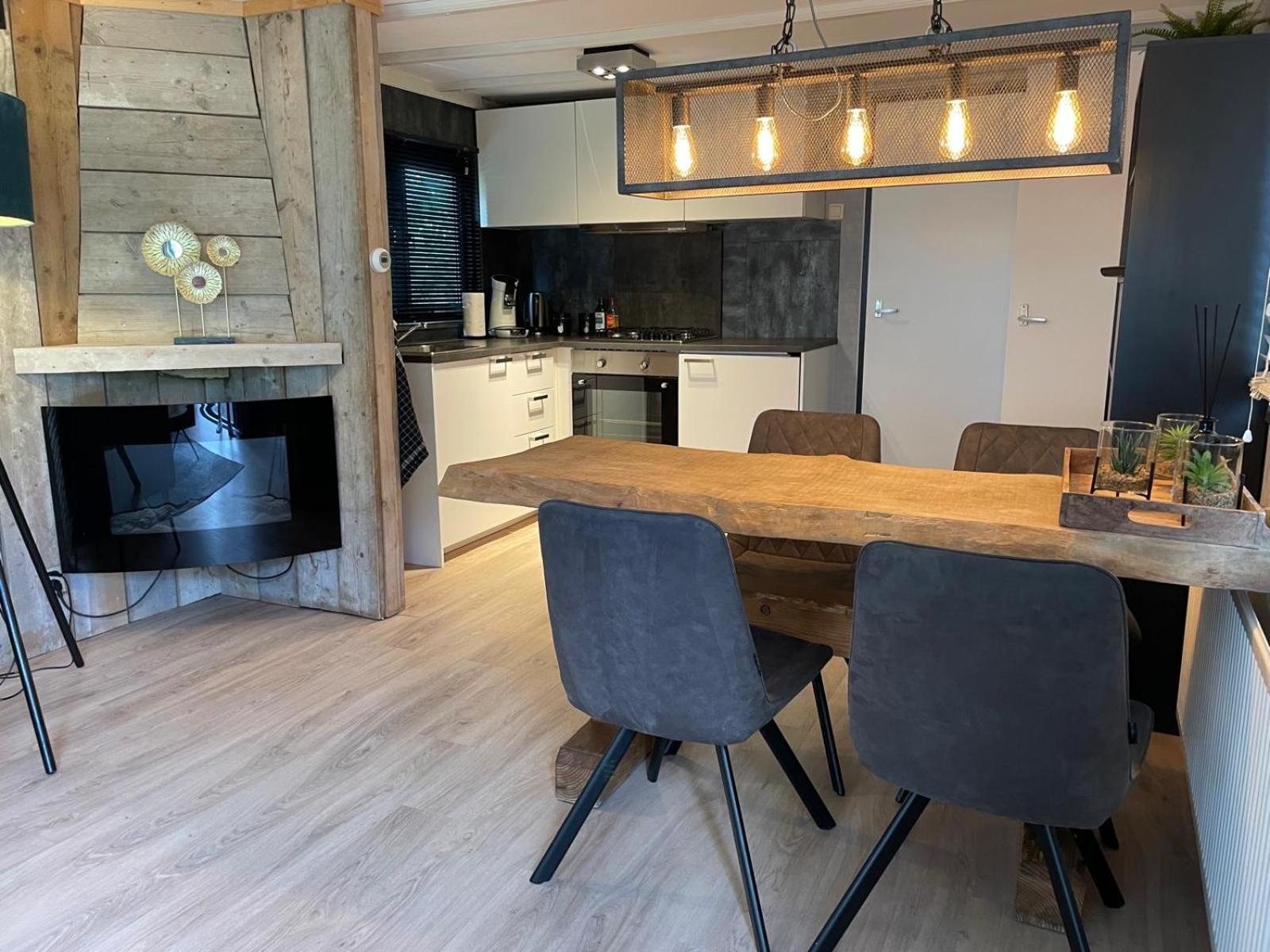 Uniek Chalet Op De Veluwe, In Bosrijke Omgeving. プッテン エクステリア 写真